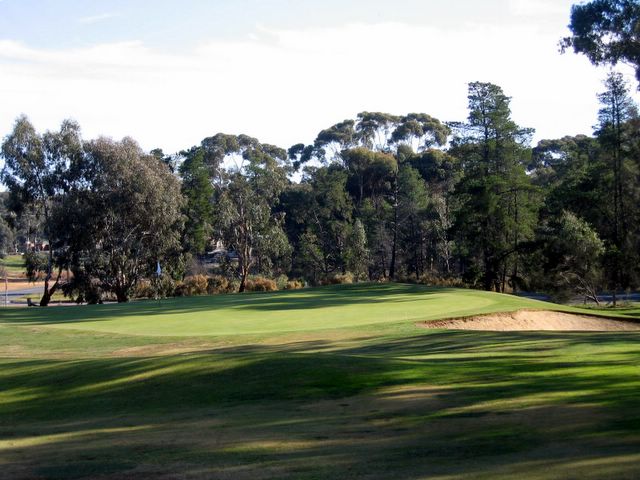 Neangar Park Golf Course - Bendigo: Green on Hole 4