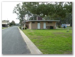 Nhill Caravan Park - Nhill: Good paved roads throughout the park