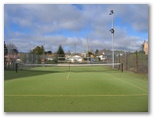 Jenolan Caravan Park - Oberon: Tennis courts adjacent to the park