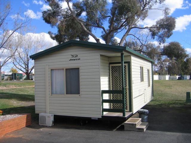 Canobolas Caravan Park - Orange: Cottage accommodation ideal for families, couples and singles
