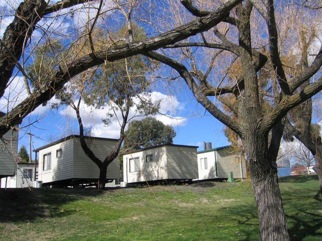 Canobolas Caravan Park - Orange: Cottage accommodation ideal for families, couples and singles