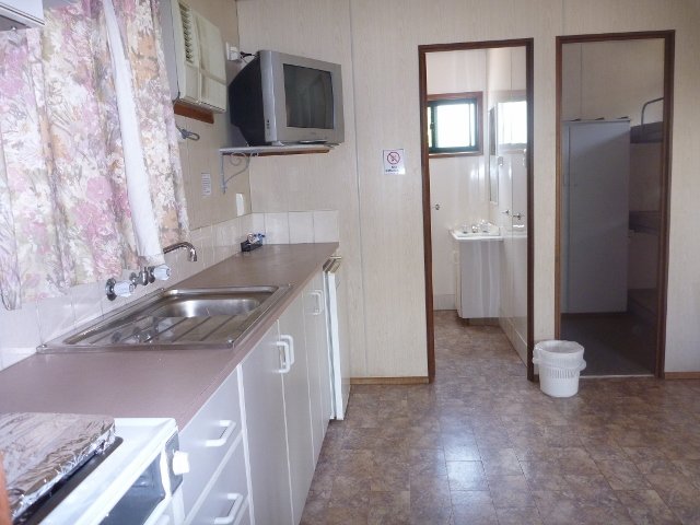 Currajong Caravan Park - Parkes: Interior of cabin showing kitchen