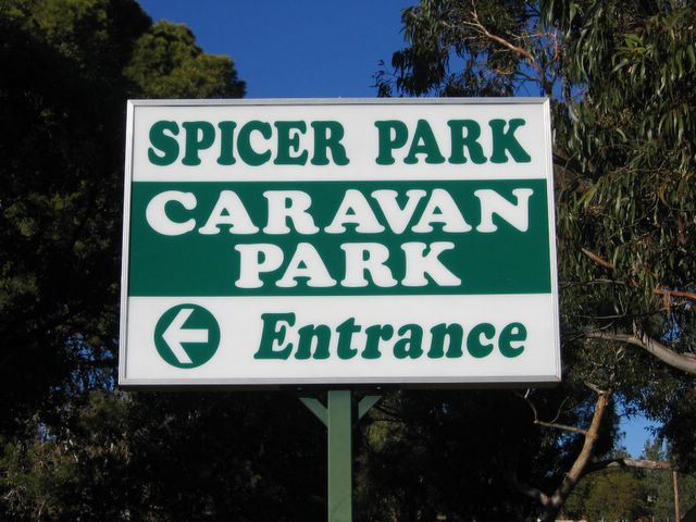 Spicer Park Caravan Park - Parkes: Spicer Caravan Park welcome sign