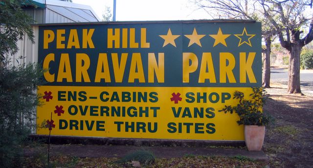 Peak Hill Caravan Park - Peak Hill: Peak Hill Caravan Park welcome sign