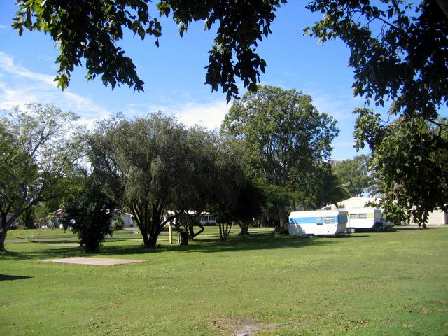 Poona Palms Caravan Park - Poona: Powered sites for caravans