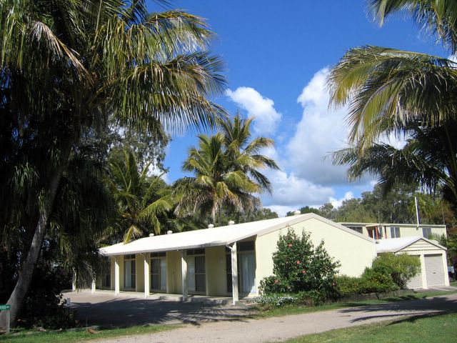 Poona Palms Caravan Park - Poona: Motel accommodation