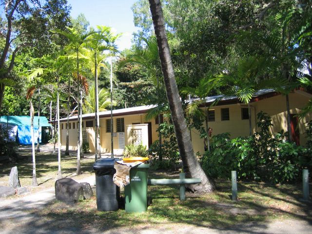 Pandanus Caravan Park - Port Douglas: Amenities block and laundry