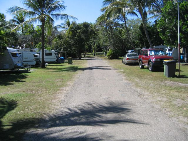 Pandanus Caravan Park - Port Douglas: Paved roads throughout the park