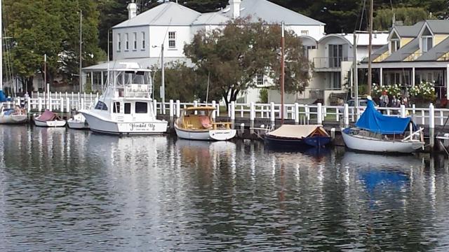 Belfast Cove Holiday Park - Port Fairy: Short walk to Harbour