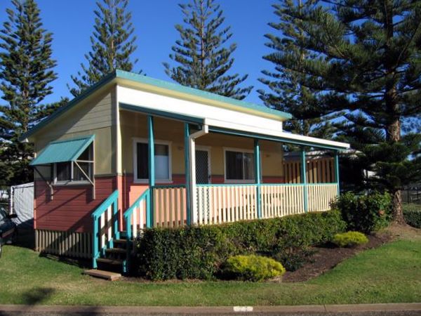 Sundowner Breakwall Tourist Park - Port Macquarie: Cottage accommodation, ideal for families, couples and singles