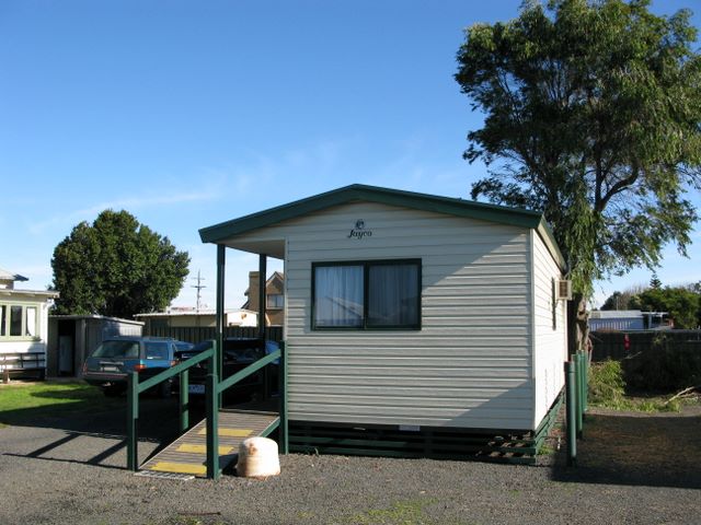 Port Welshpool Caravan Park - Port Welshpool: Cottage accommodation ideal for families, couples and singles - has access for disabled.