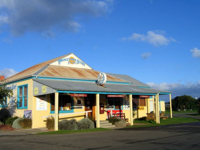 Apostles Camping Park & Cabins - Princetown: Princetown General Store and Post Office