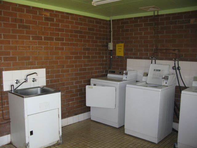 Quirindi Caravan Park - Quirindi: Interior of laundry
