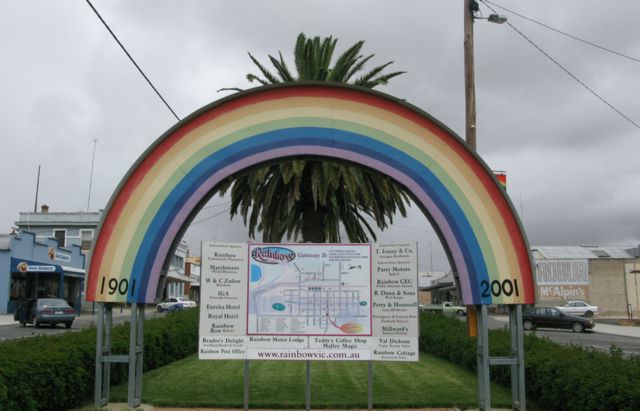Rainbow Caravan Park  - Rainbow: Rainbow township welcome sign.