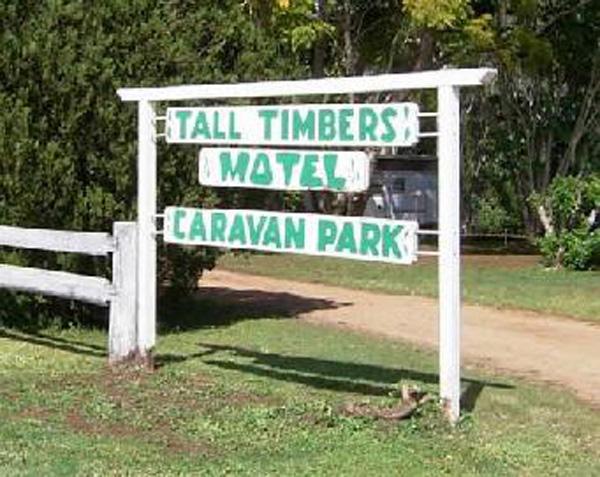 Tall Timbers Motel & Caravan Park - Ravenshoe: Motel and Caravan Park welcome sign