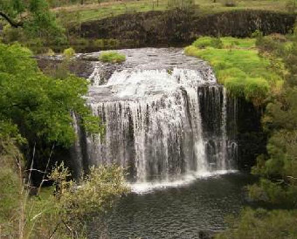 Tall Timbers Motel & Caravan Park - Ravenshoe: Waterfall is easily accessible from the park