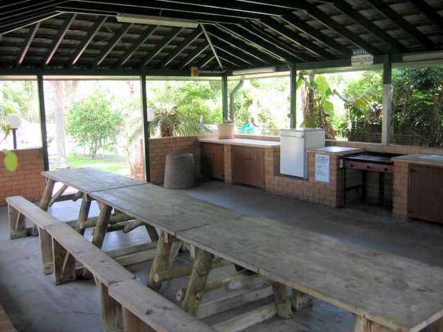 Redhead Beach Holiday Park - Redhead: Camp kitchen and BBQ area