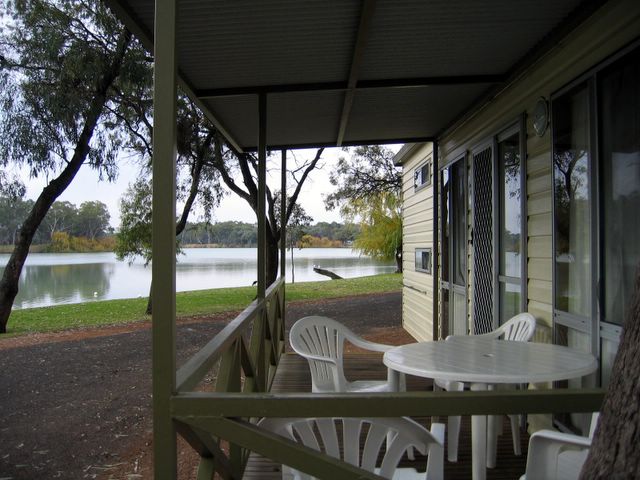 BIG4 Renmark Riverside Caravan Park - Renmark: Cottage accommodation ideal for families, couples and singles with river views