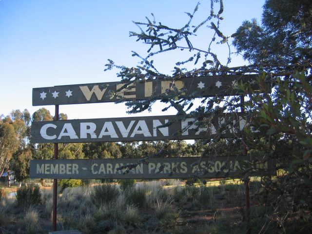 Weir Caravan Park - Robinvale: Weir Caravan Park welcome sign
