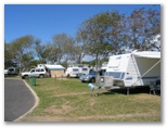 Rollingstone Beach Caravan Resort - Rollingstone: Powered sites for caravans