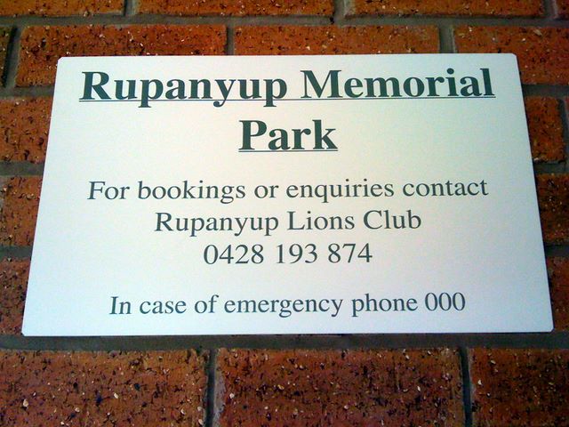 Rupanyup Memorial Park - Rupanyup: Rupanyup Memorial Park welcome sign