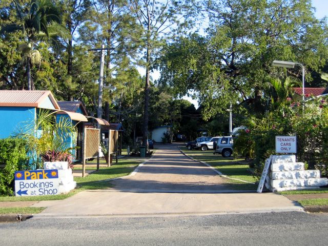 Sarina Palms Caravan Village - Sarina: Entrance to Sarina Palms Caravan Park