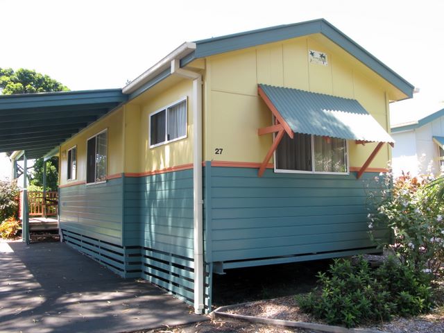 Sawtell Beach Holiday Park - Sawtell: Exterior of cottage showing car port