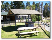 Seven Mile Beach Cabin and Caravan Park - Seven Mile Beach: Sheltered outdoor BBQ
