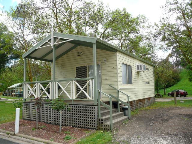 Goulburn River Tourist Park - Seymour: Cottage accommodation, ideal for families, couples and singles