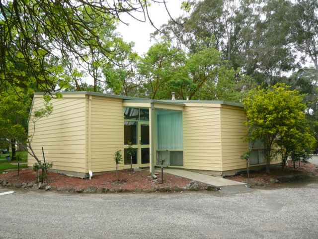 Goulburn River Tourist Park - Seymour: Camp kitchen and recreation room