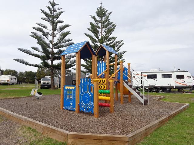 Shellharbour Beachside Tourist Park - Shellharbour: Playground in the caravan park