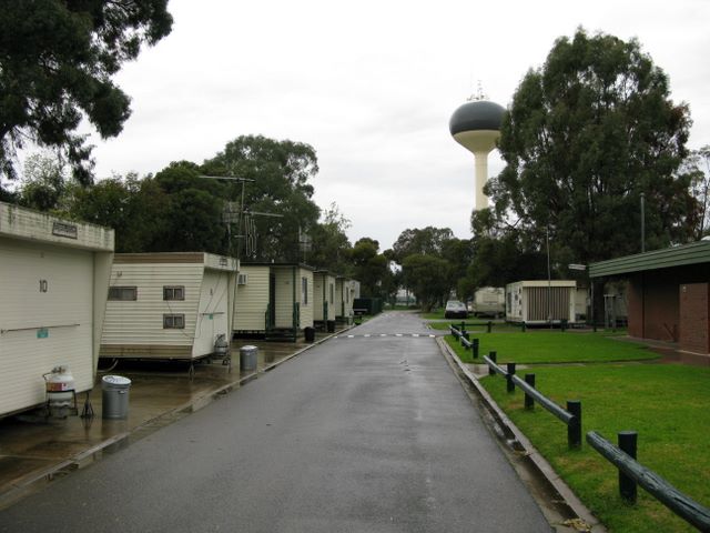 Strayleaves Caravan Park - Shepparton: Good paved roads throughout the park