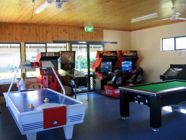 Shoal Bay Holiday Park - Shoal Bay: Recreation room with games for children