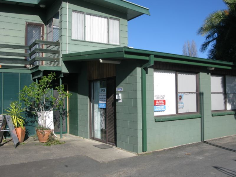Shoalhaven Ski Park / North Nowra River Front Caravan Park - North Nowra: Reception and office