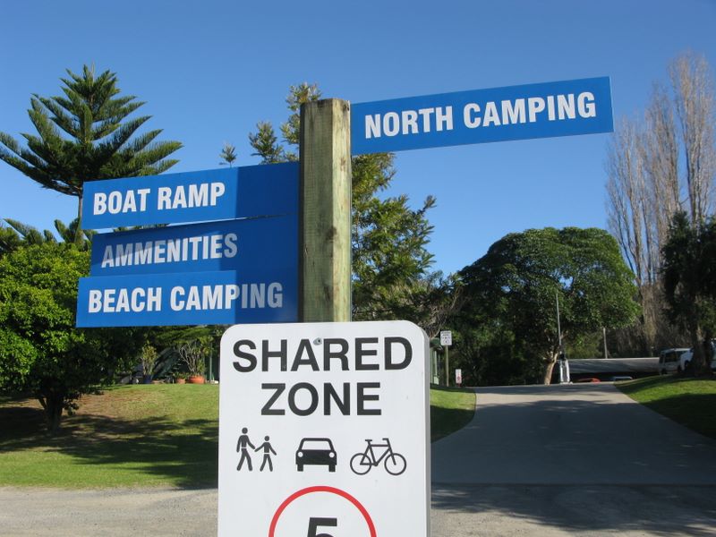 Shoalhaven Ski Park / North Nowra River Front Caravan Park - North Nowra: Sign are clearly displayed throughout the park.