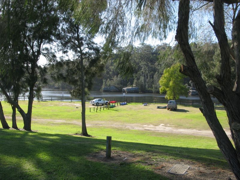 Shoalhaven Ski Park / North Nowra River Front Caravan Park - North Nowra: North camping area beside the river