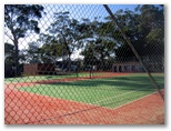 Soldiers Point Holiday Park - Soldiers Point: Tennis courts are directly opposite the park