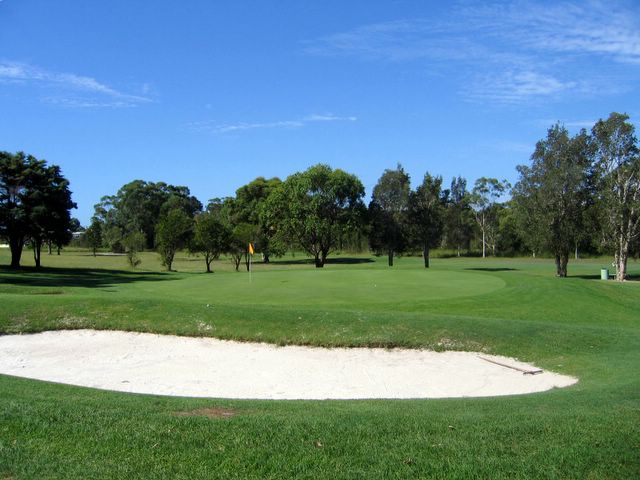 South West Rocks Golf Course - South West Rocks: Green on Hole 2