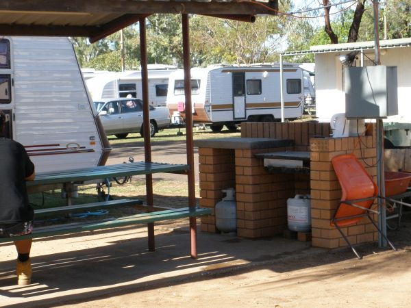 Kamarooka Tourist Park - St George: Sheltered outdoor BBQ