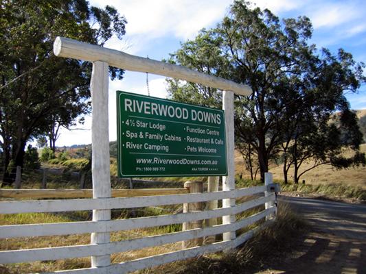 Riverwood Downs Mountain Valley Resort - Stroud: Riverwood Downs welcome sign