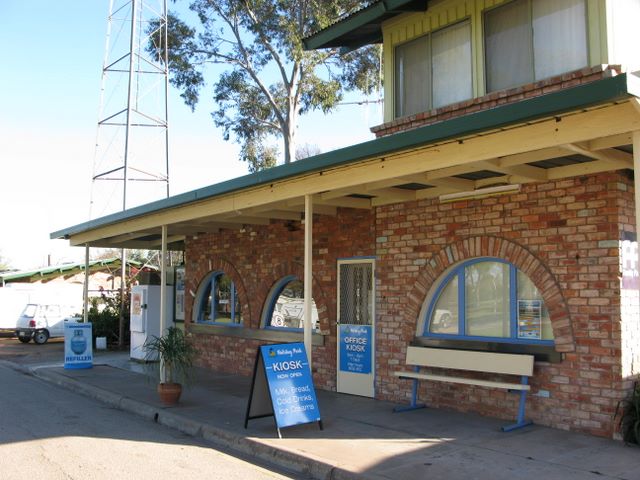 Swan Hill Holiday Park - Swan Hill: Reception and office