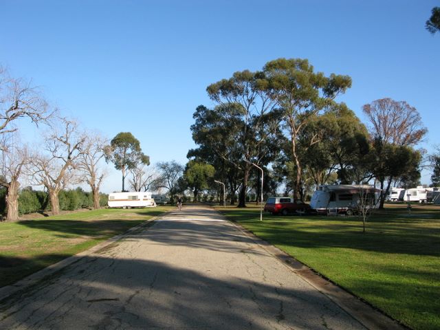 Swan Hill Holiday Park - Swan Hill: Good roads throughout the park