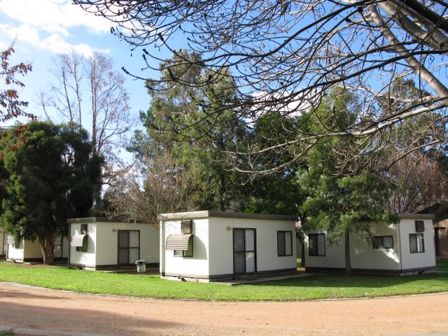 Pental Island Caravan Park - Swan Hill: Cottage accommodation ideal for families, couples and singles