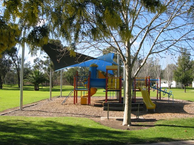 fincasa - Poland: Playground for children in adjacent park