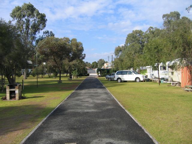 Swan Reach Caravan Park - Swan Reach: Good paved roads throughout the park