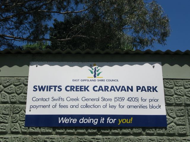 Swifts Creek Caravan and Tourist Park - Swifts Creek: Swifts Creek Caravan Park welcome sign.  Note that payment for a site is made at the General Store.