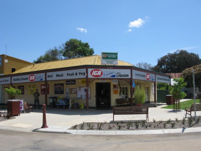Swifts Creek Caravan and Tourist Park - Swifts Creek: Swifts Creek General Store where you pay for your site.