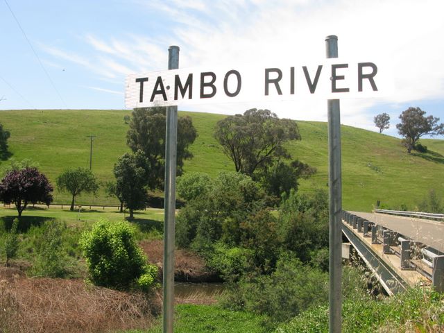 Swifts Creek Caravan and Tourist Park - Swifts Creek: Tambo River Bridge that leads to the park.
