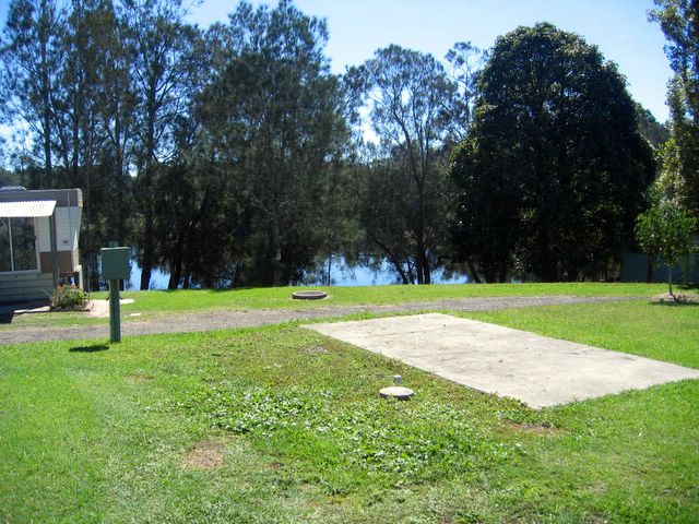 Dawson River Tourist Park - Taree: Powered sites for caravan with river view