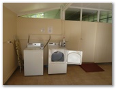 Tarraleah Highland Village and Holiday Park - Tarraleah: Single washing machine and dryer in laundry